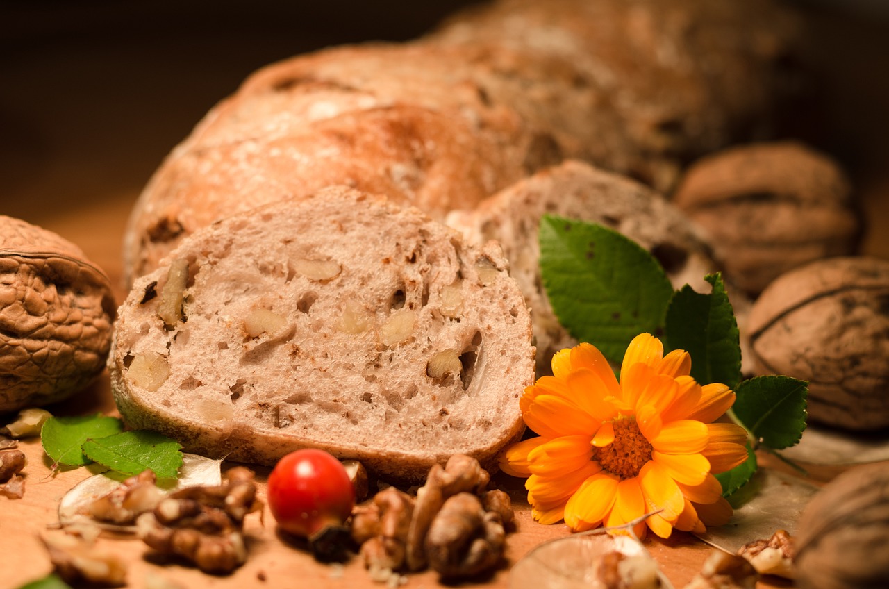 découvrez le pain au levain, une délicieuse alternative artisanale qui allie tradition et saveurs authentiques. apprenez les secrets de sa préparation et savourez le goût unique de ce pain rustique, croustillant à l'extérieur et moelleux à l'intérieur.