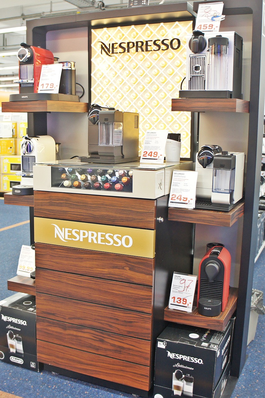 découvrez l'univers de nespresso, où le café de qualité supérieure se marie à l'innovation. explorez nos machines à café élégantes et nos capsules variées, pour une expérience de dégustation unique à chaque gorgée.