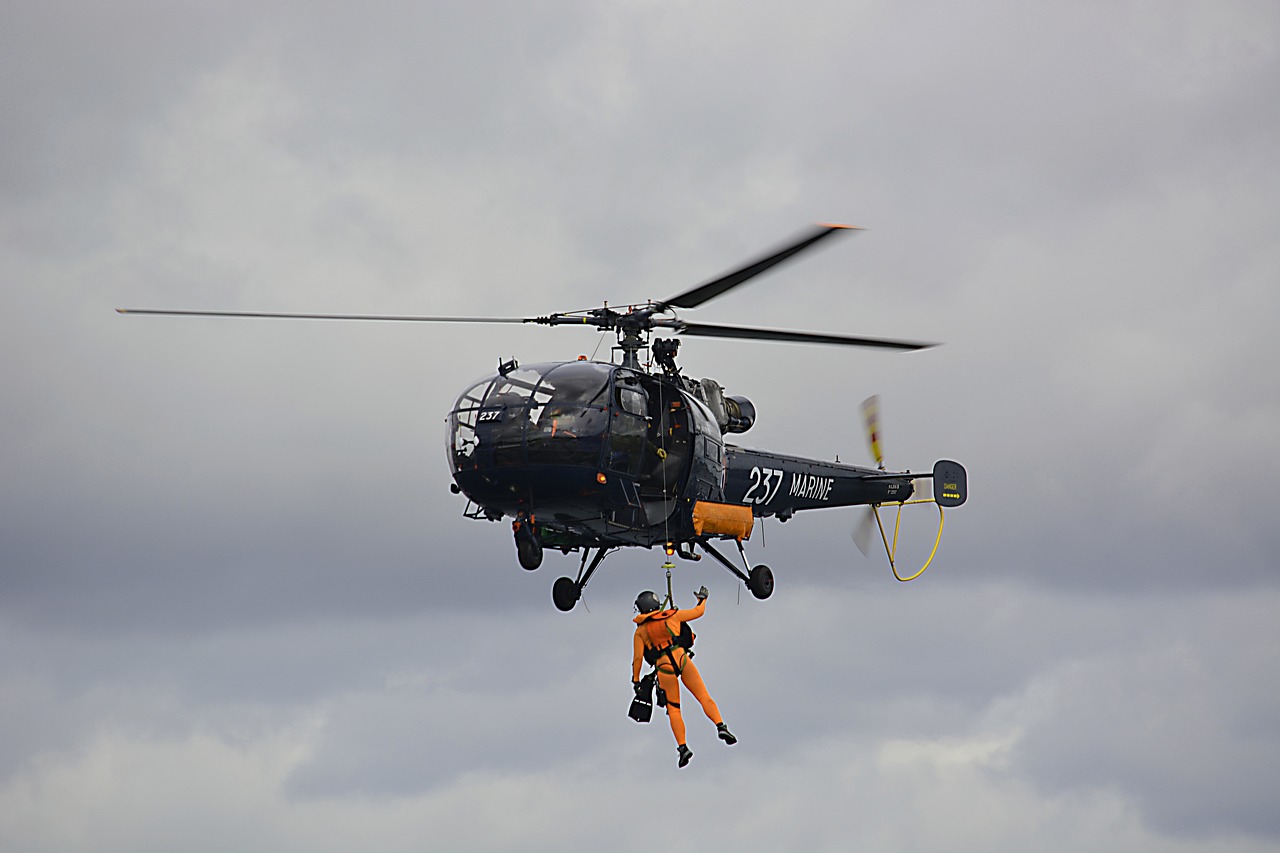 découvrez les efforts d'héroïsme et de dévouement des équipes de sauvetage en mer, engagées dans des missions périlleuses pour sauver des vies. plongez dans l'univers fascinant des opérations de secours maritimes et apprenez comment ces professionnels affrontent les dangers des océans.