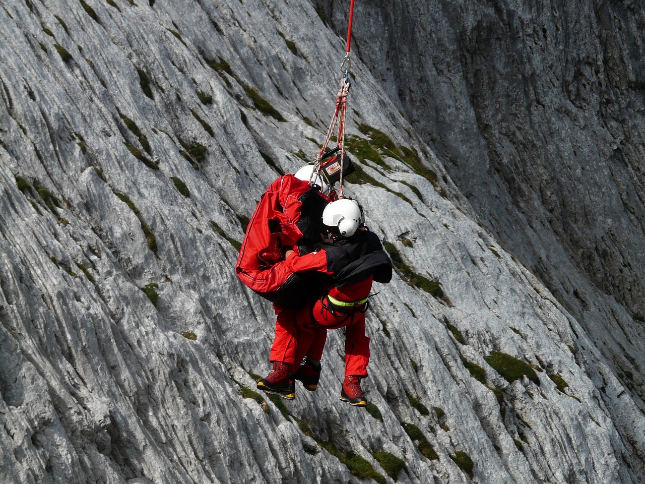 découvrez les courageuses missions de sauvetage en mer, où des héros anonymes risquent leur vie pour sauver celles des autres. plongez dans l'univers de la mer et des opérations de secours, et apprenez-en plus sur les techniques et les équipements utilisés pour assurer la sécurité en pleine mer.