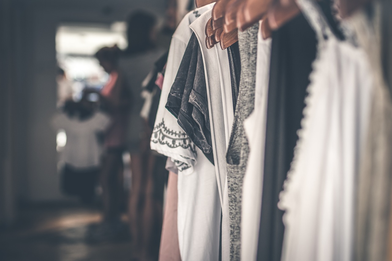 découvrez l'univers adidas dans notre boutique en ligne. explorez une large gamme de vêtements, chaussures et accessoires de sport pour toutes vos activités. profitez des dernières tendances et des innovations technologiques pour maximiser votre performance.