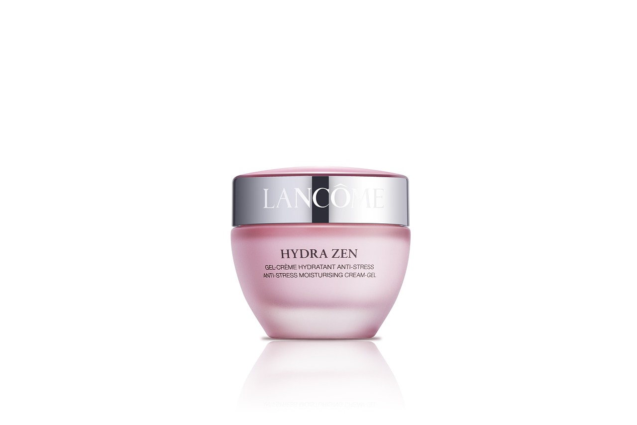 découvrez l'univers de lancôme, une marque emblématique de luxe dédiée à la beauté. offrant une gamme raffinée de soins pour la peau, de parfums envoûtants et de maquillages innovants, lancôme célèbre l'élégance et la féminité à travers ses produits d'exception. plongez dans la magie de la beauté française avec lancôme.