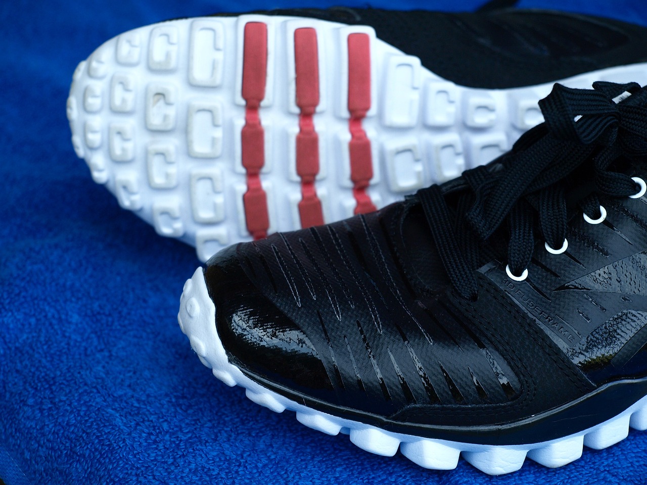 découvrez l'univers reebok, marque emblématique de sport et de mode, offrant une large gamme de chaussures, vêtements et accessoires conçus pour le confort et la performance. restez à la pointe des tendances tout en pratiquant votre activité préférée avec style.