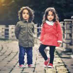 découvrez les dernières tendances de la mode enfantine avec notre sélection de vêtements stylés et confortables pour les petits. des looks adorables pour chaque occasion, adaptés à tous les goûts et âges !