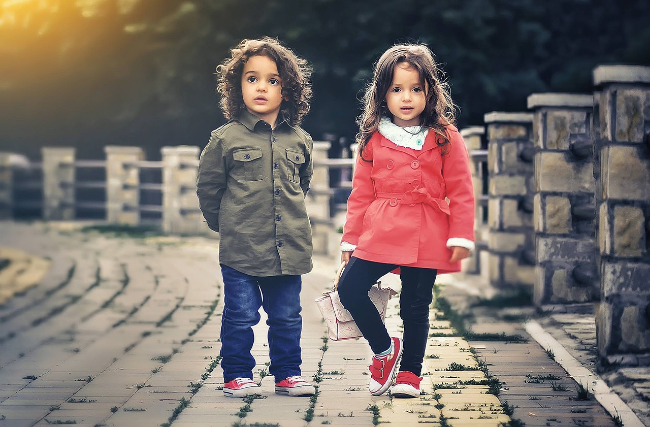 découvrez les dernières tendances de la mode enfantine avec notre sélection de vêtements stylés et confortables pour les petits. des looks adorables pour chaque occasion, adaptés à tous les goûts et âges !