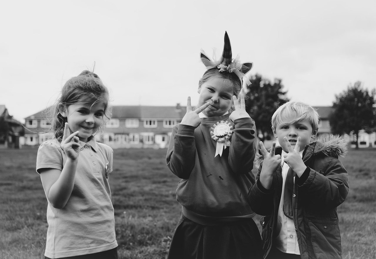 découvrez les dernières tendances de la mode enfantine avec notre collection tendance et stylée pour les petits. des vêtements confortables et adorables pour habiller vos enfants avec élégance et originalité.