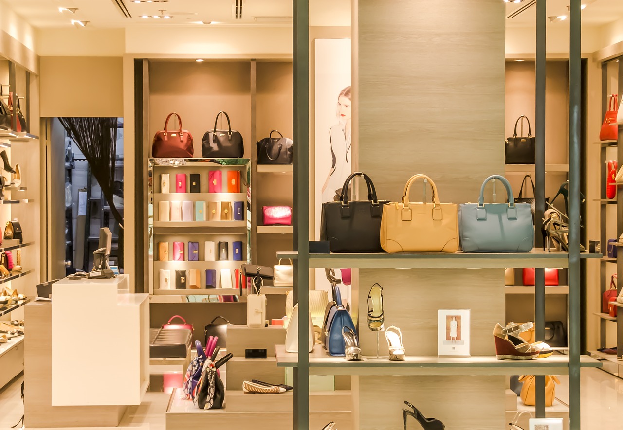 découvrez l'univers du shopping : des tendances mode aux meilleures offres, explorez nos conseils pour optimiser vos achats et dénicher les meilleures affaires en ligne et en magasin.