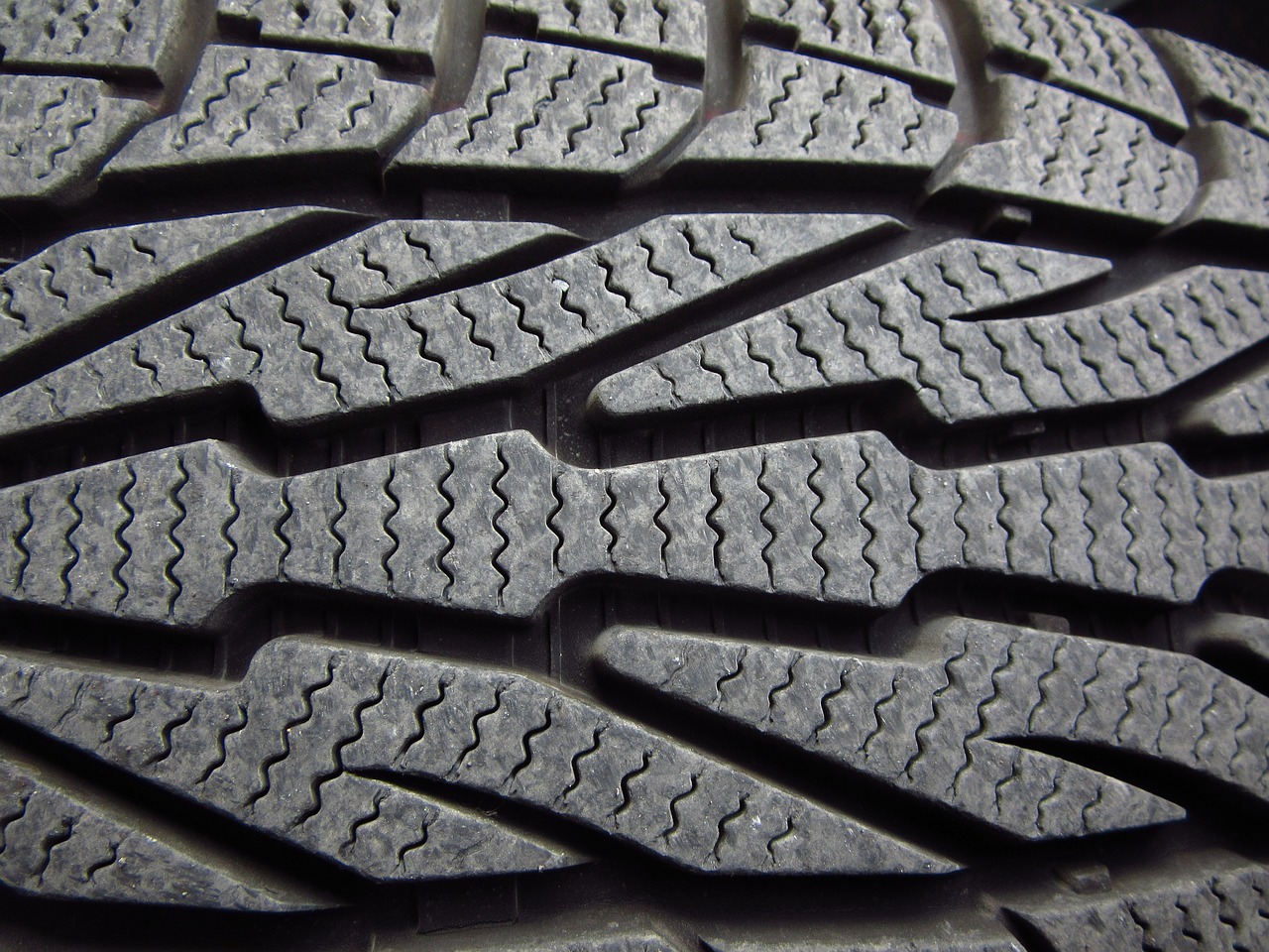 découvrez notre large sélection de pneus de qualité pour tous types de véhicules. profitez de nos conseils d'experts et de promotions avantageuses pour garantir votre sécurité sur la route.